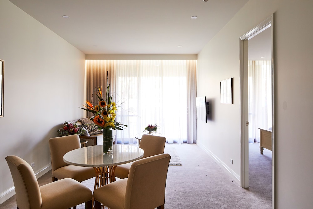 Knightsbridge Canberra 46/61