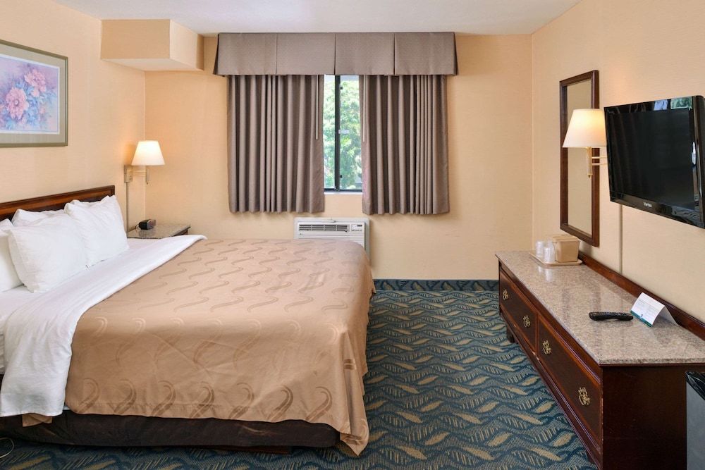 Quality Inn & Suites Walnut - City Of Industry 10/27