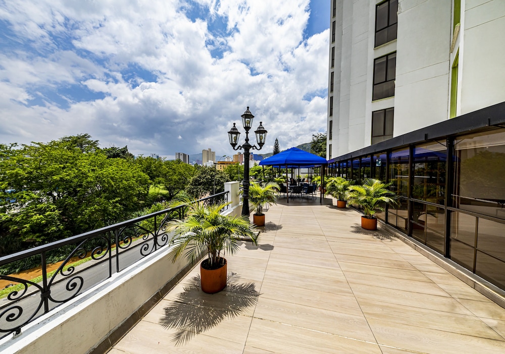 Hotel Cosmos Cali 32/36