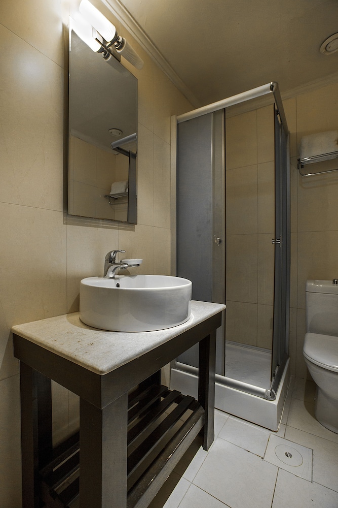 ORIENT QUEEN HOMES 47/49