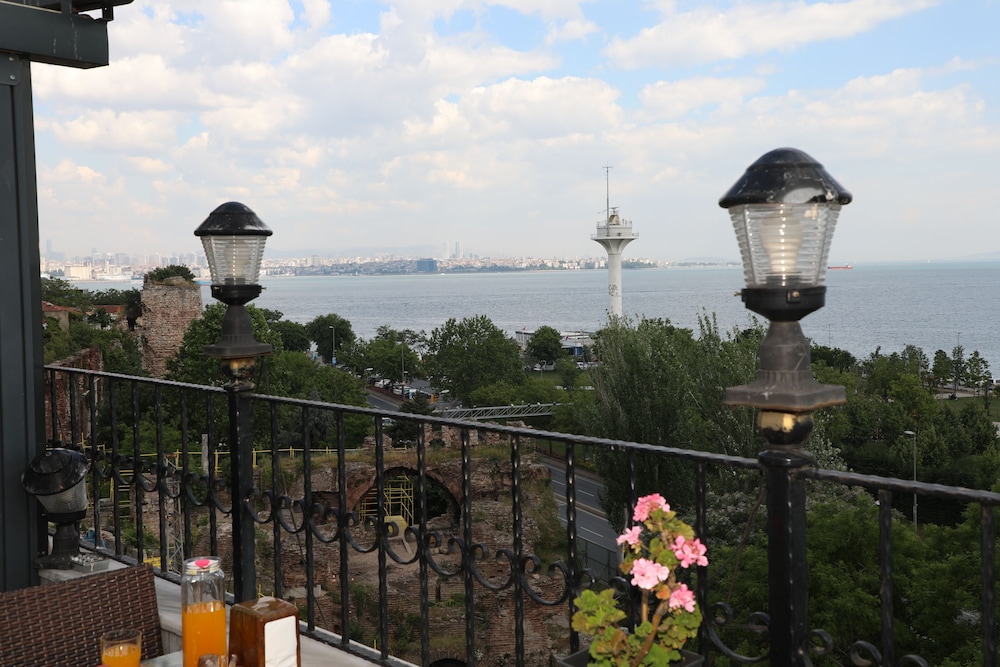 Sea House Suites 47/50