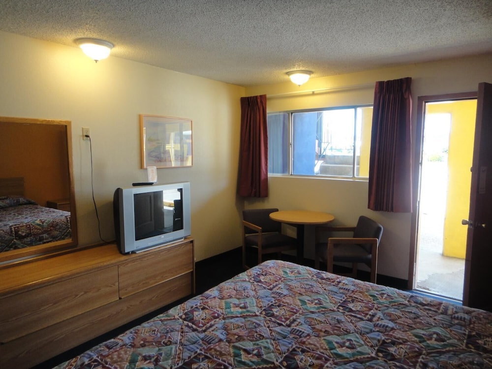 Econo Lodge Las Vegas NM 38/53