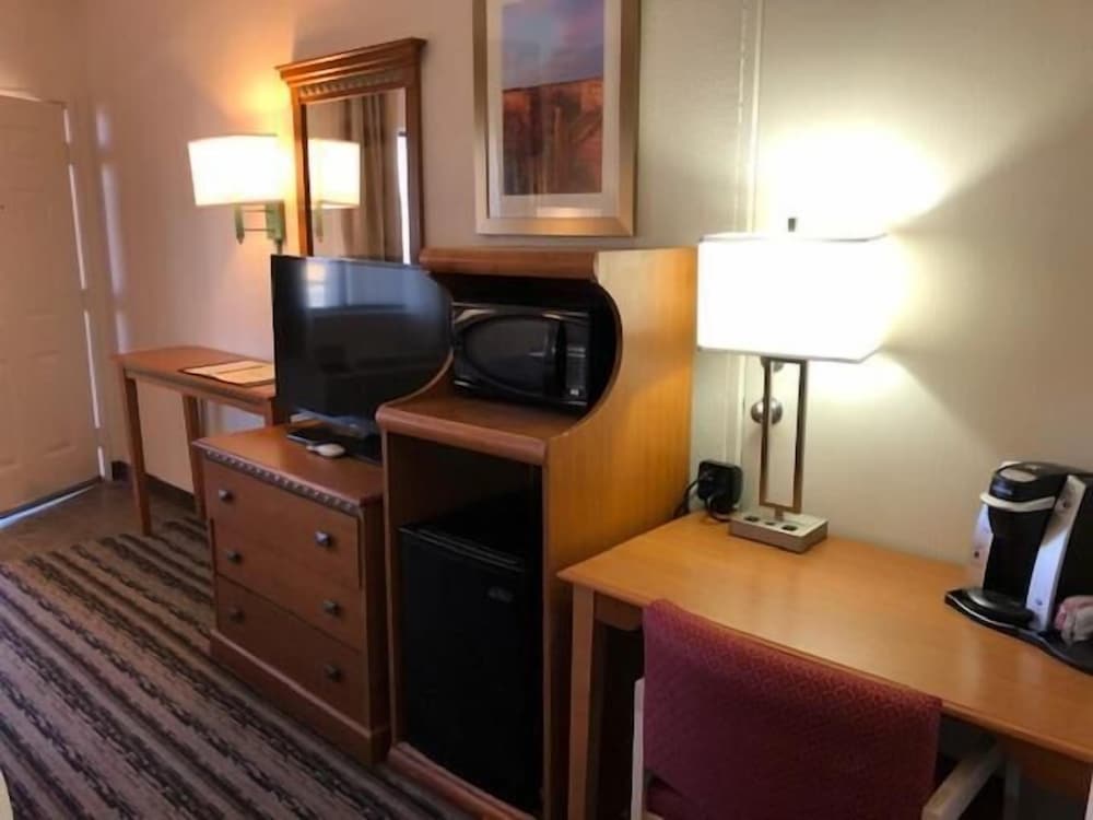 Navajoland Inn 10/27