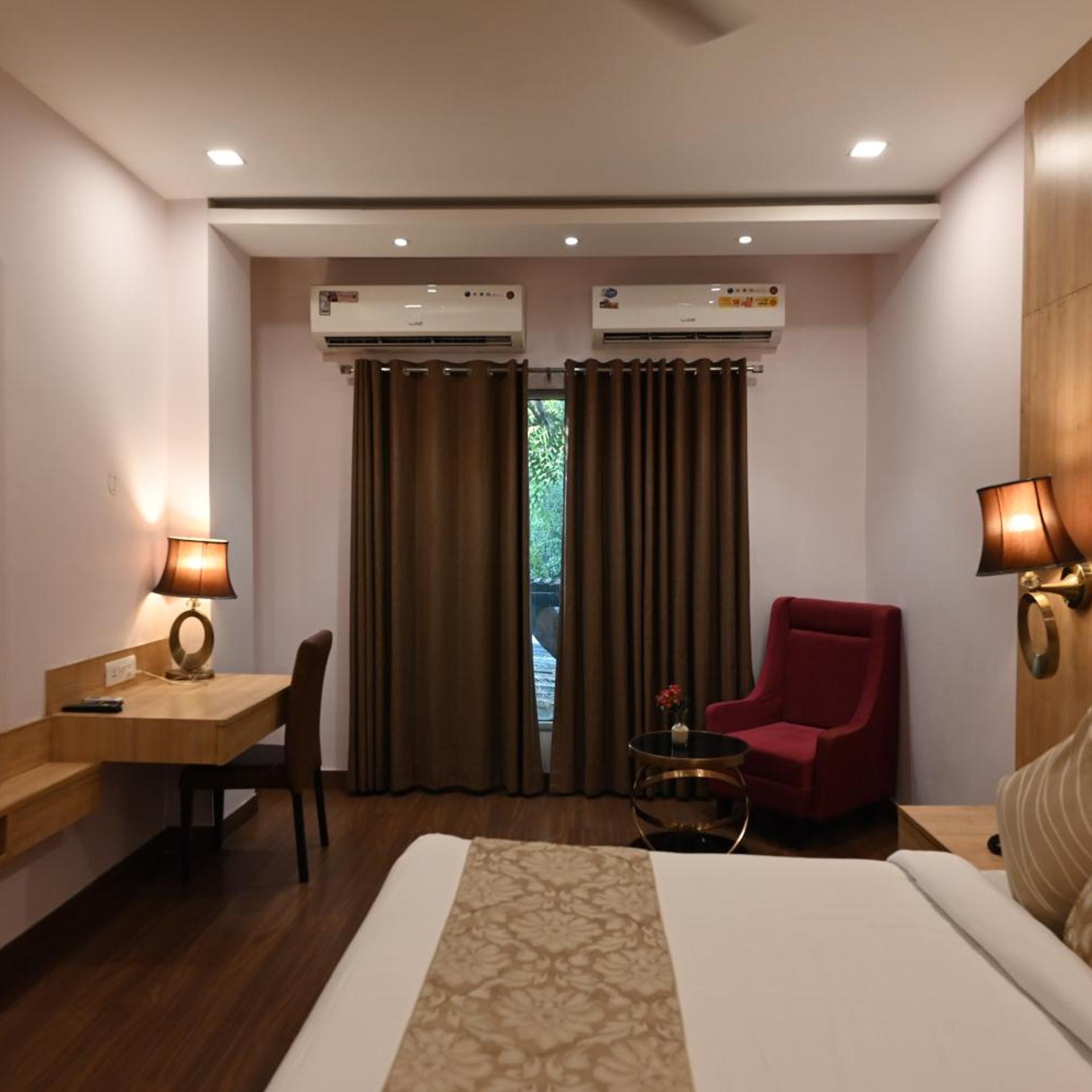 Little Chef Hotel 35/55