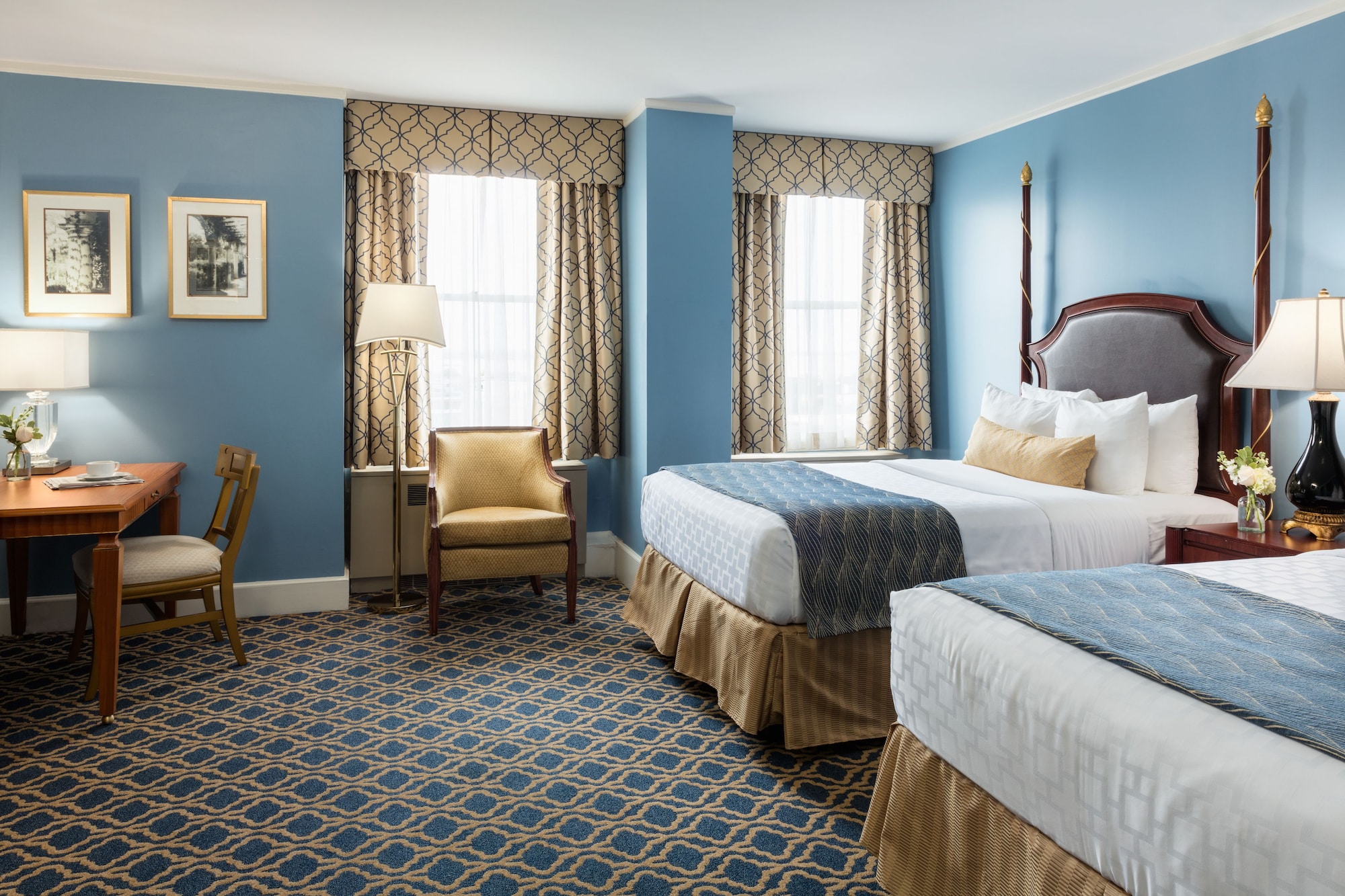 DELUXE, 2 DOUBLE BEDS