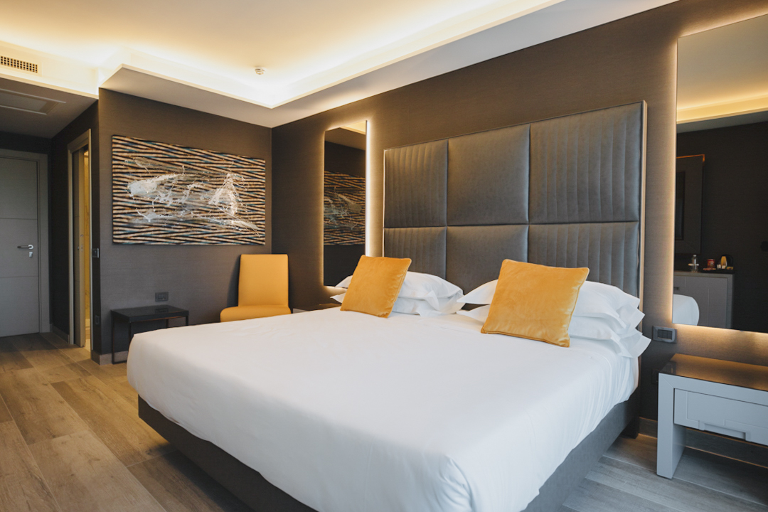 Double Deluxe Lateral Sea View Room