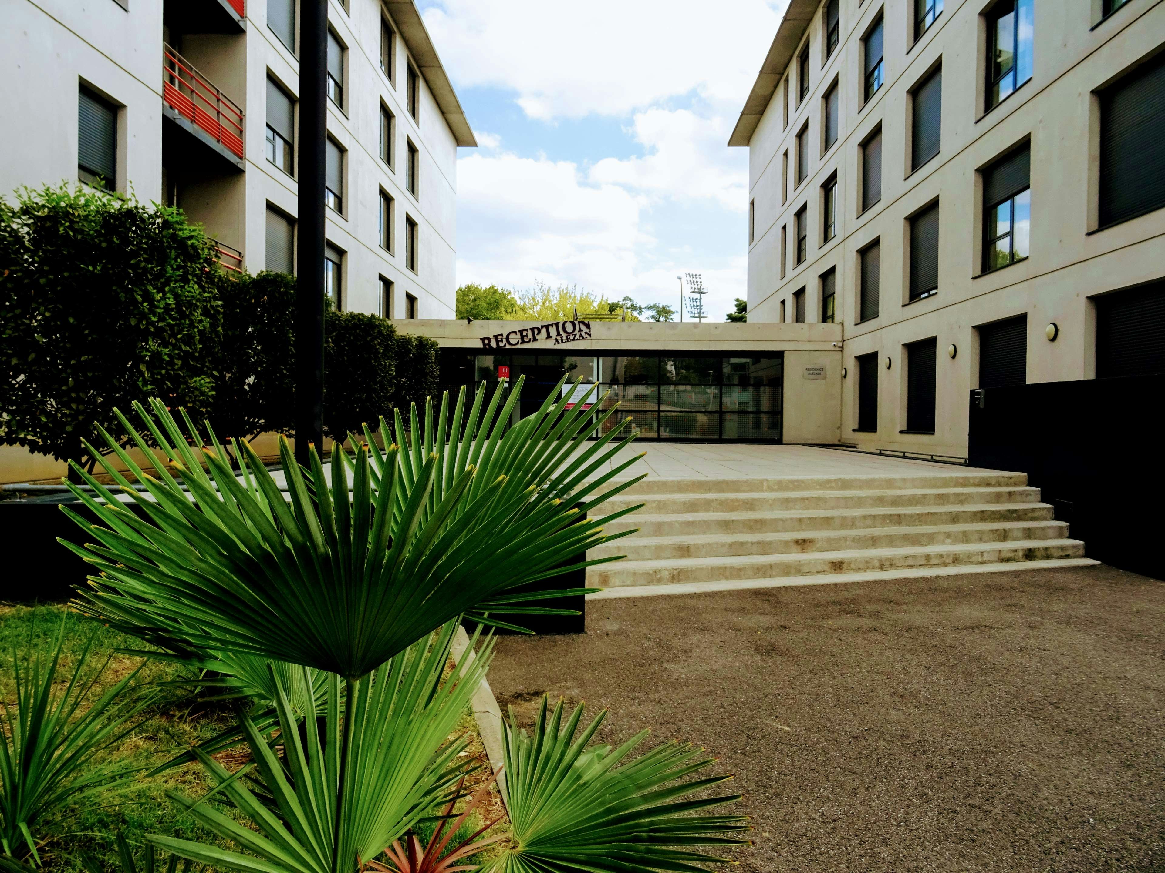 Alezan Hotel & Residence 68/71