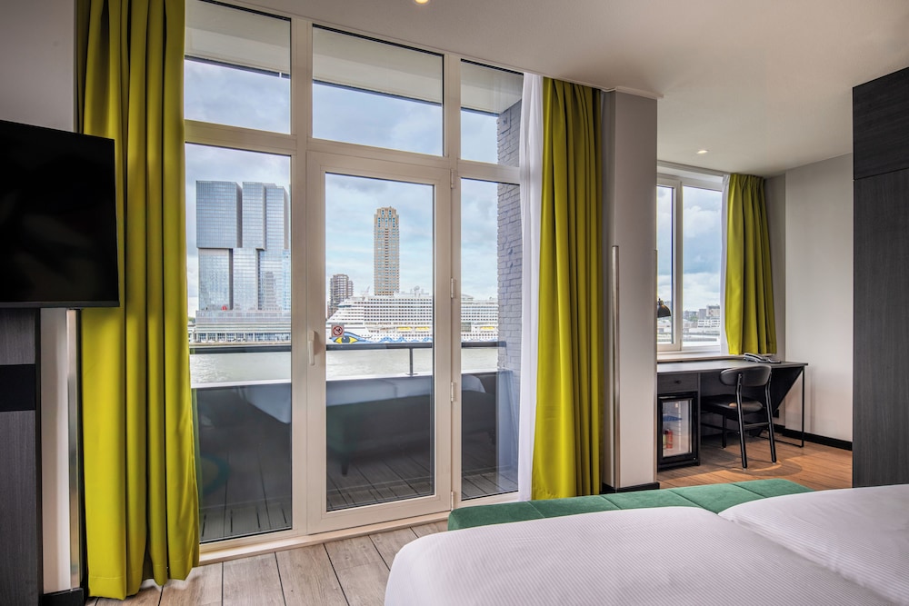 Superior, Double Bed, Balcony 5/7