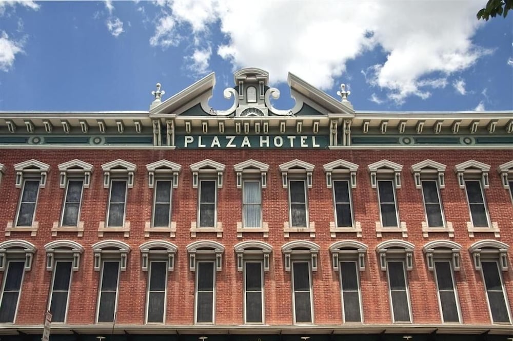 Historic Plaza Hotel 2/22