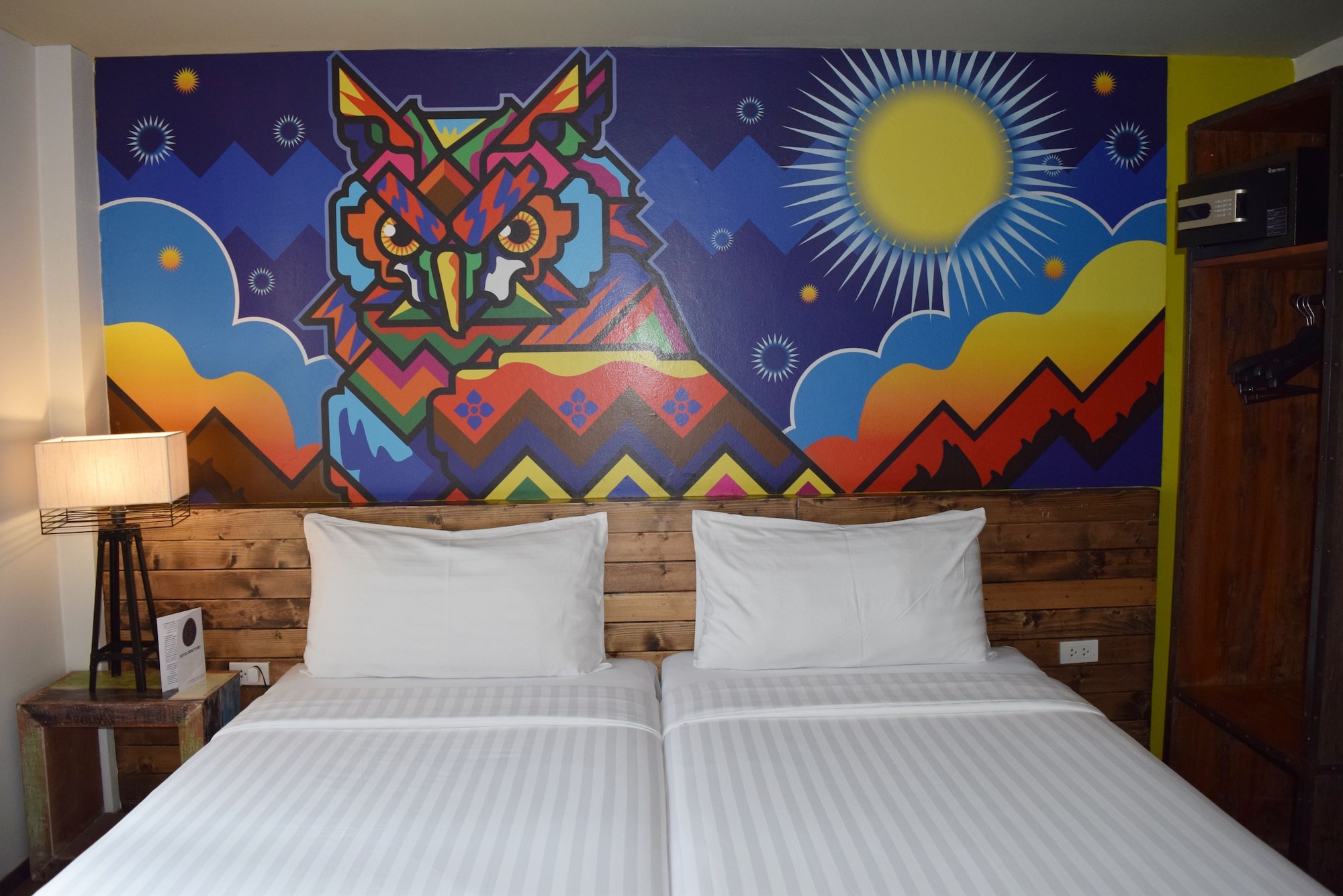 DELUXE, DOUBLE BED