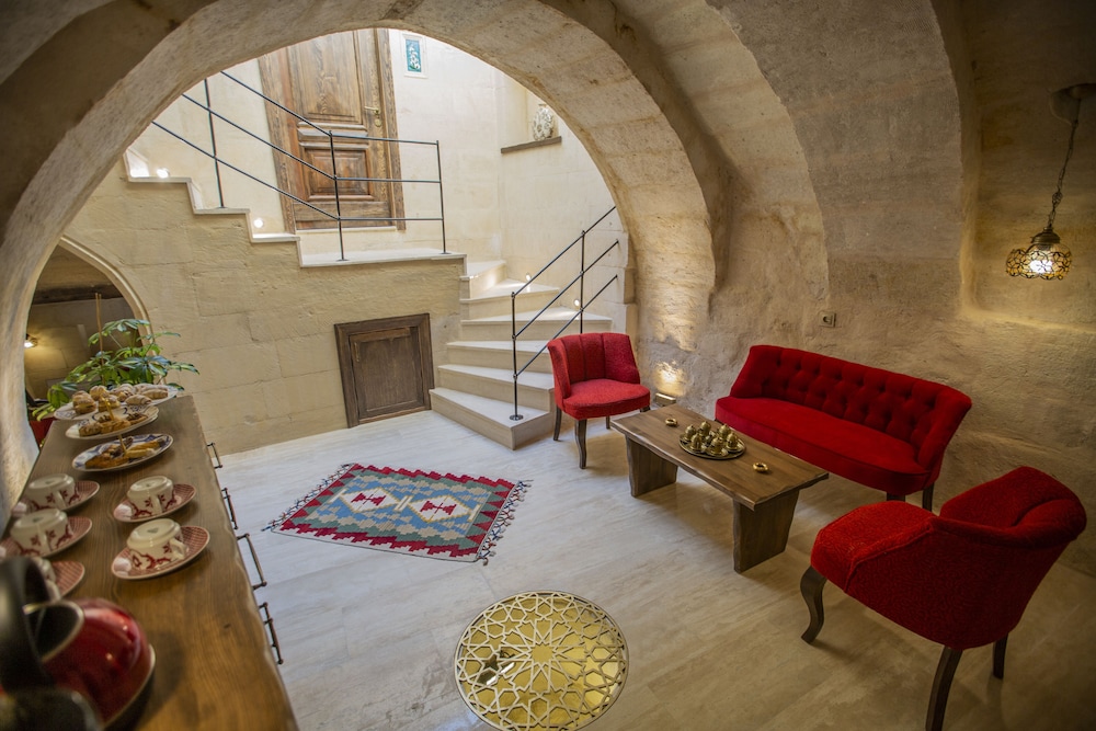 Maks Cave House 24/50