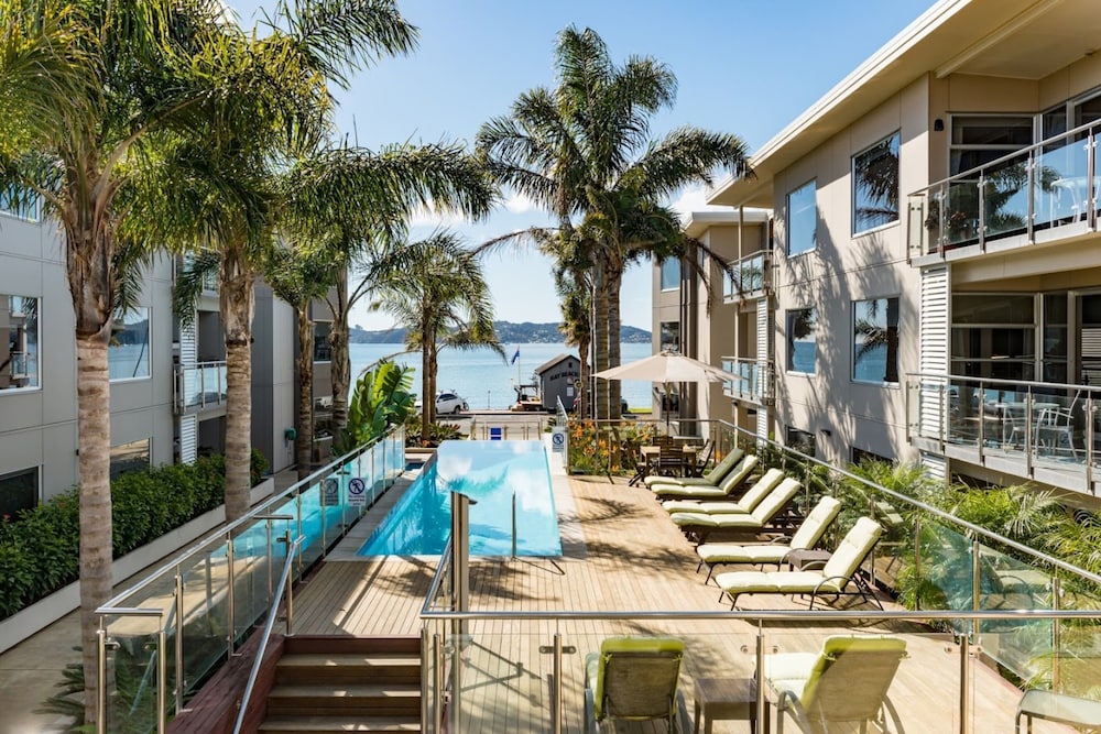 Edgewater Palms Apartments 66/74