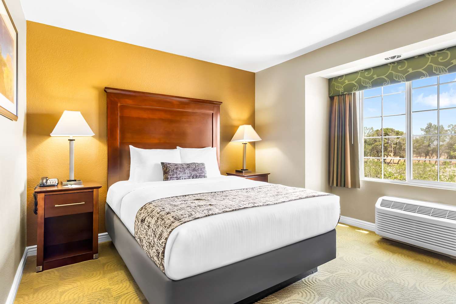 2 Rooms, Suite, Queen Bed, 2 Bathrooms, Sofa