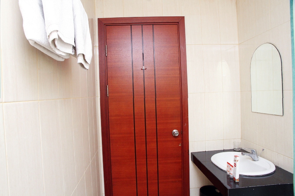 Oyo 920 Gajah Mada Hotel 9/35