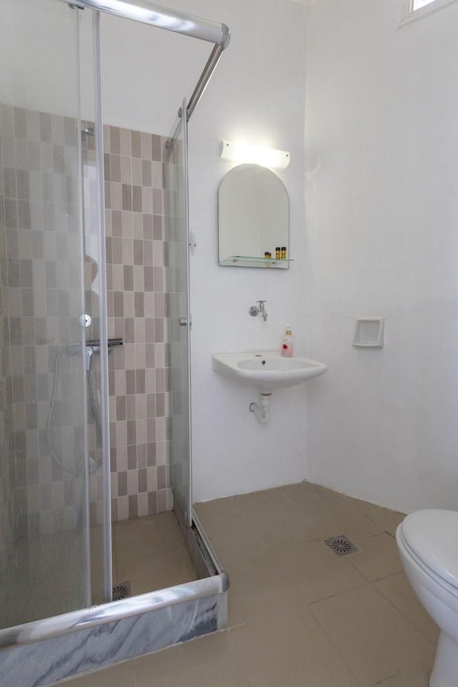 Petalides Apartments 22/24