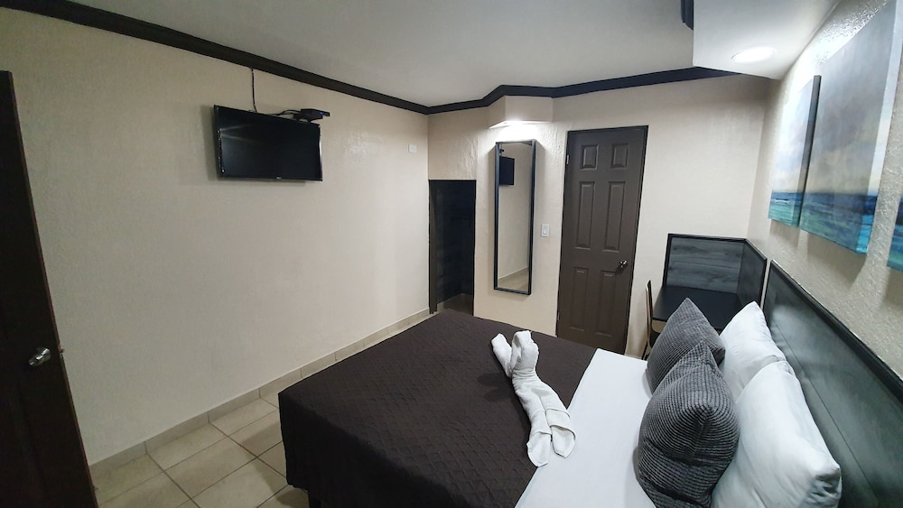 Hotel Golf Tijuana 4/23