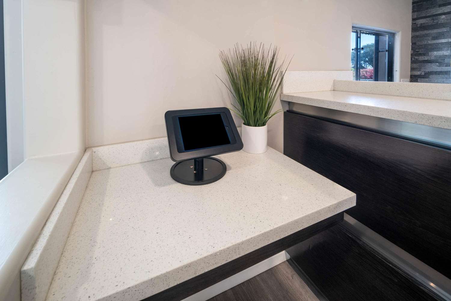 Days Inn by Wyndham Galt/Elk Grove South 32/41