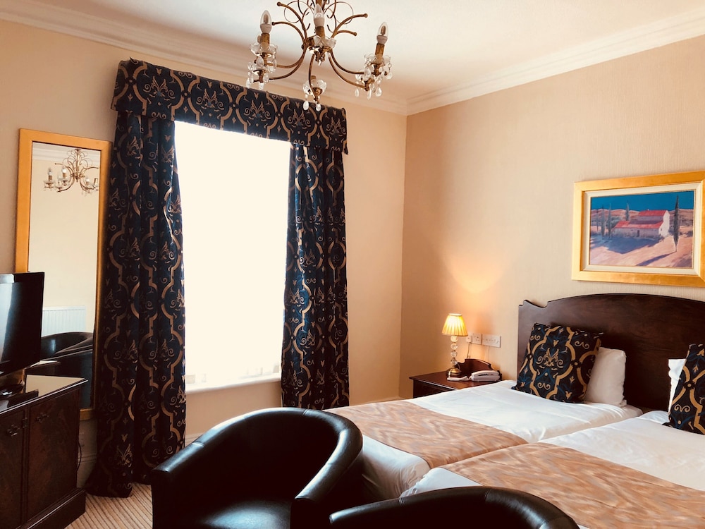 Royal Hotel Scarborough 25/74