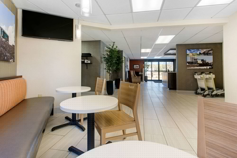 Gallus Stadium Park Inn, an Ascend Collection Hotel 24/33