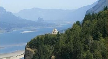 Columbia Gorge Inn 53/57