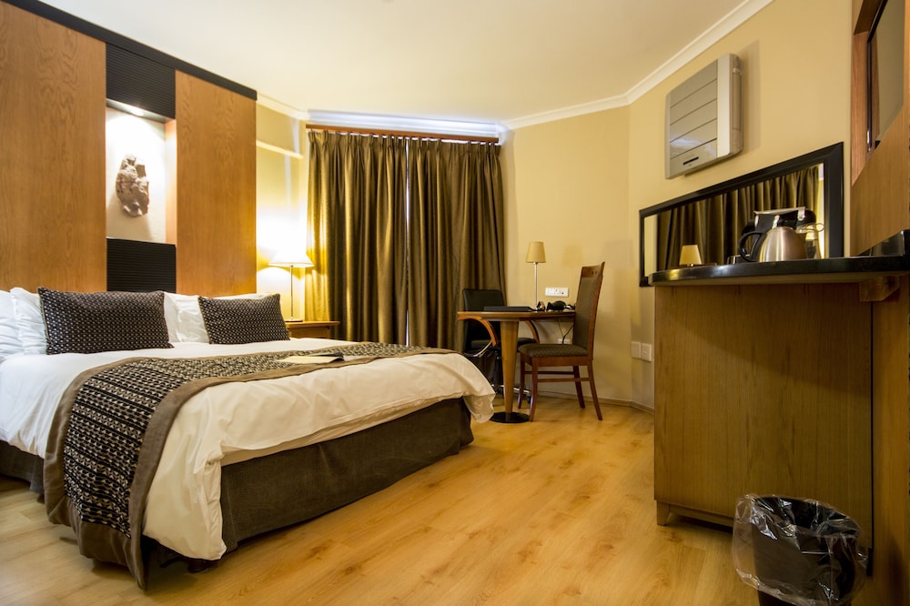 Standard, Queen Bed
