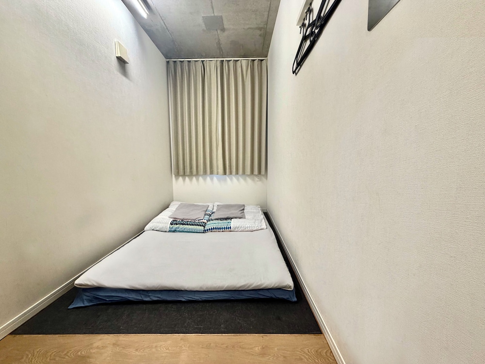 Kangaroo Hotel Side B 7/63