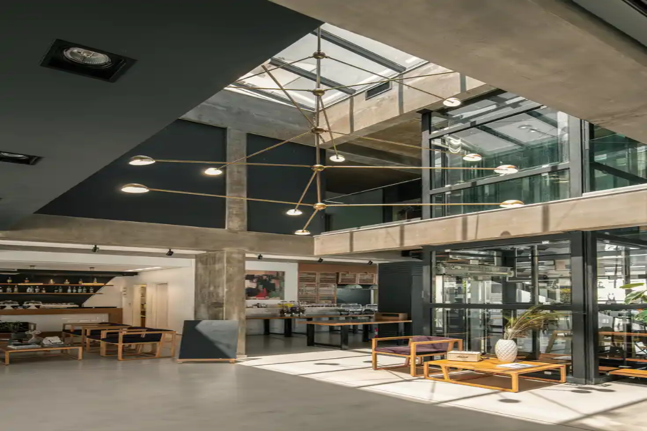 The Oak Hotel 83/101