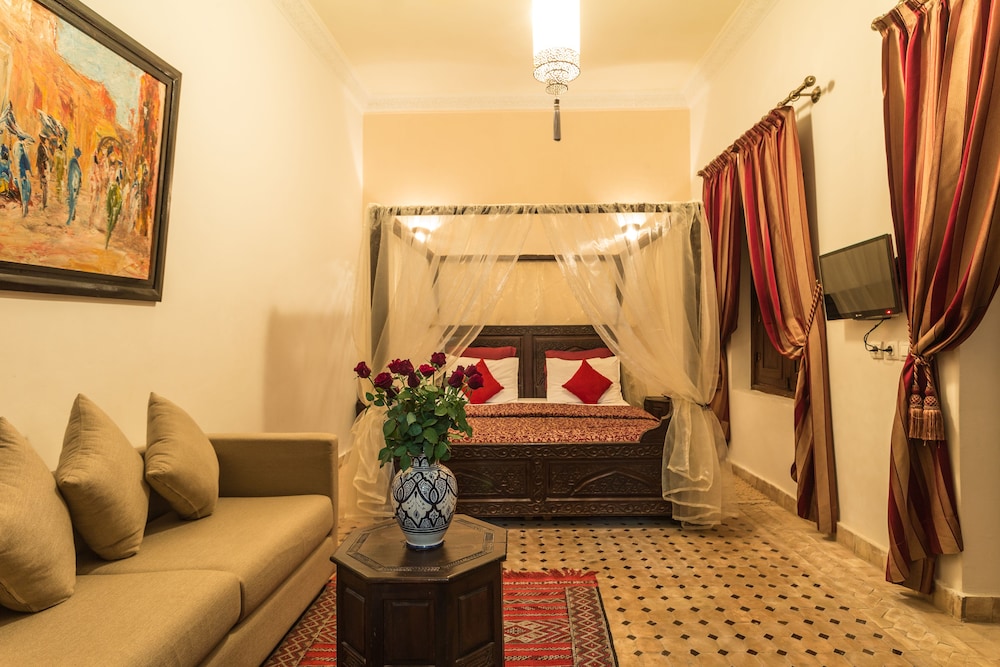 RIAD NASREEN 42/76