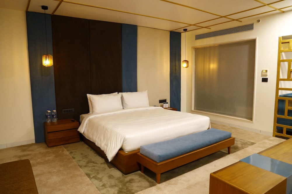 جناح بسرير كوين، Devka Beach Resort 5/10