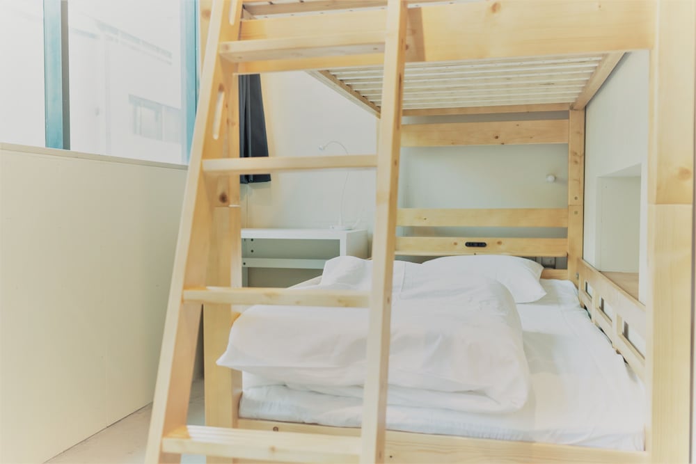 Obi Hostel 5/52