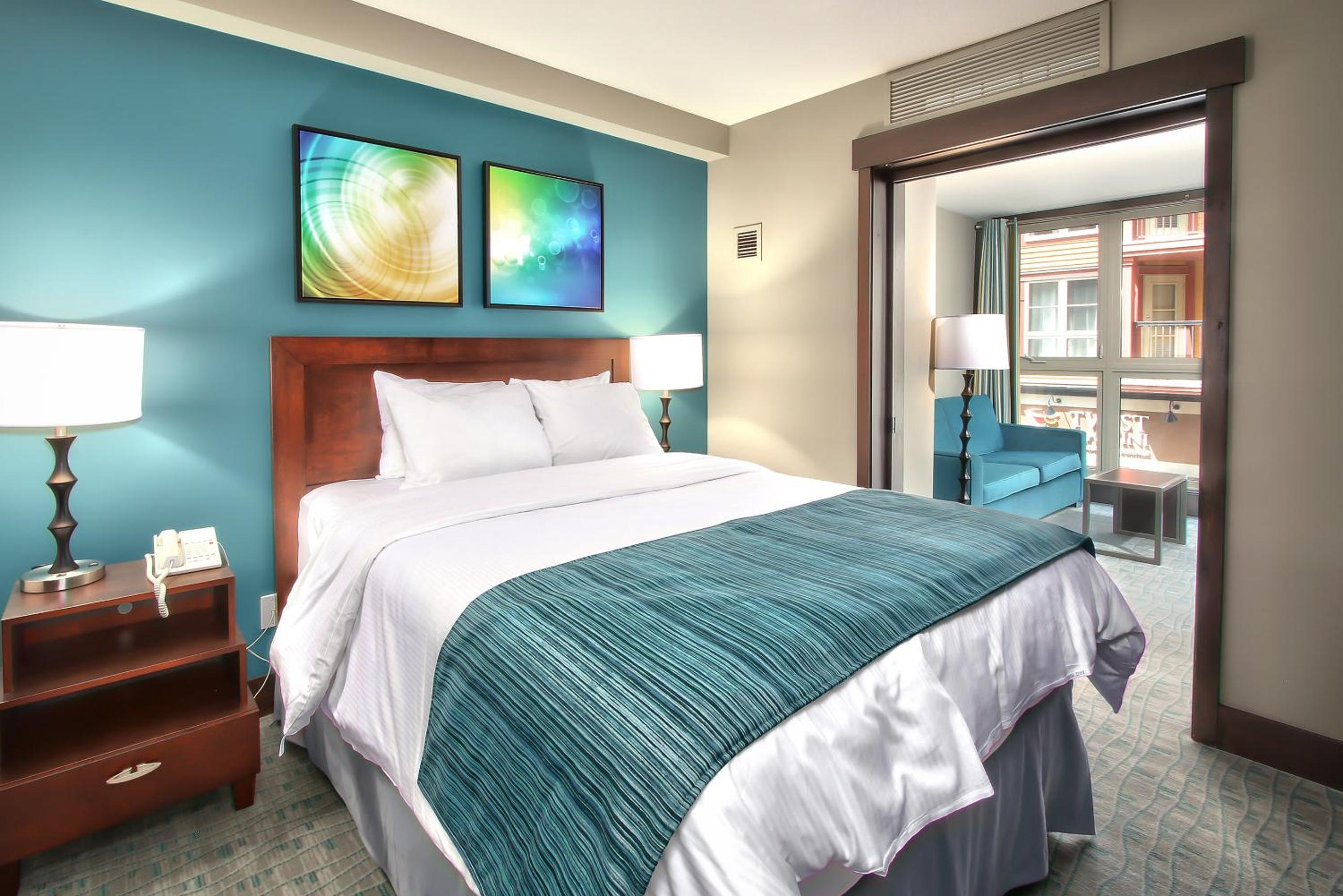 1 Bedroom, Den