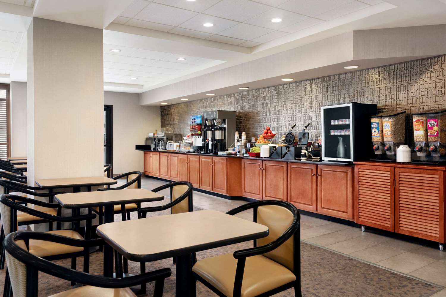 Wingate By Wyndham Cincinnati Blue Ash 12/28