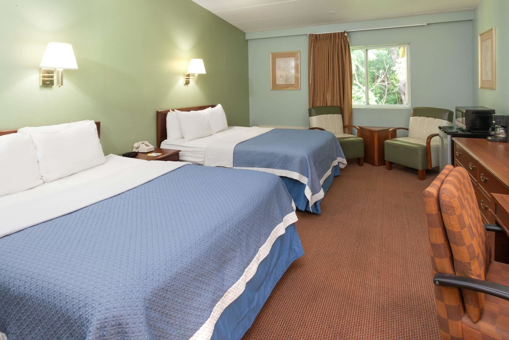 Days Inn by Wyndham Portage/Indiana Dunes National Park 9/21