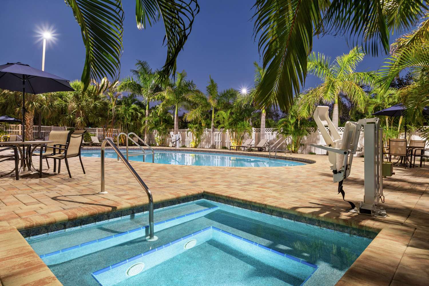 Spark by Hilton Sarasota Siesta Key Gateway 28/43