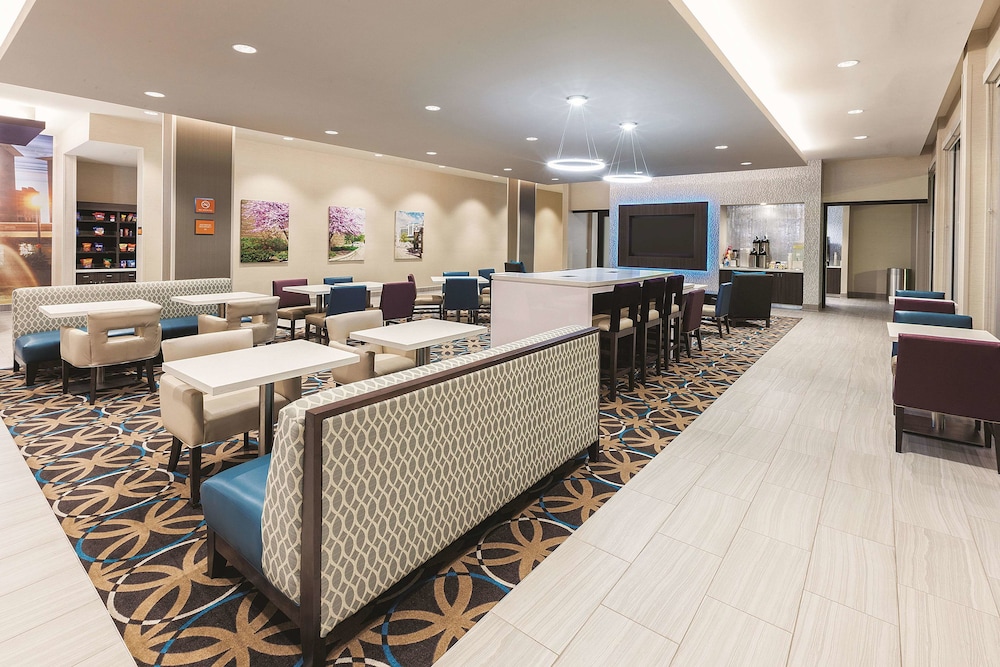 La Quinta Inn & Suites By Wyndham Terre Haute 36/44