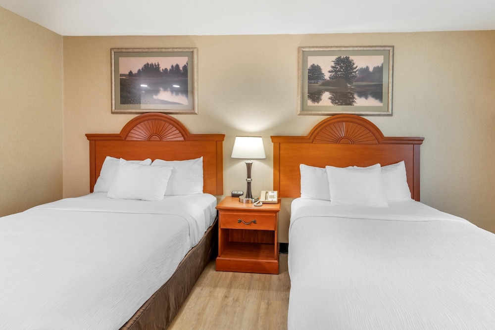 Efficiency, 2 Double Beds