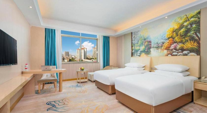 Vienna Hotel (Guangzhou Hanxi Changlong Park Branch) 24/51