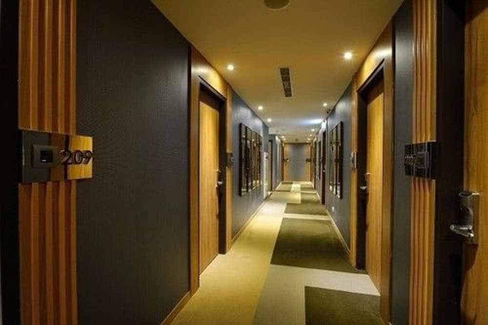 Friend Hotel Yoyo 42/67