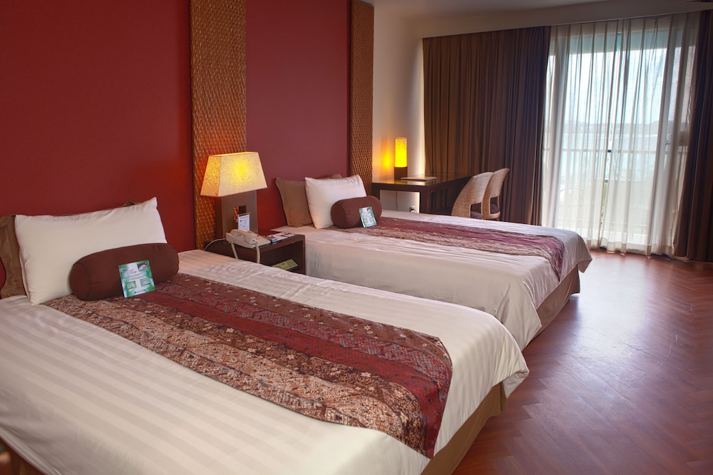 TOWER, INFINITY, TWIN BEDS, OCEAN VIEW