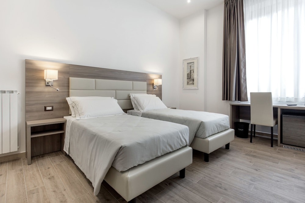 Apollo Guest House 25/50