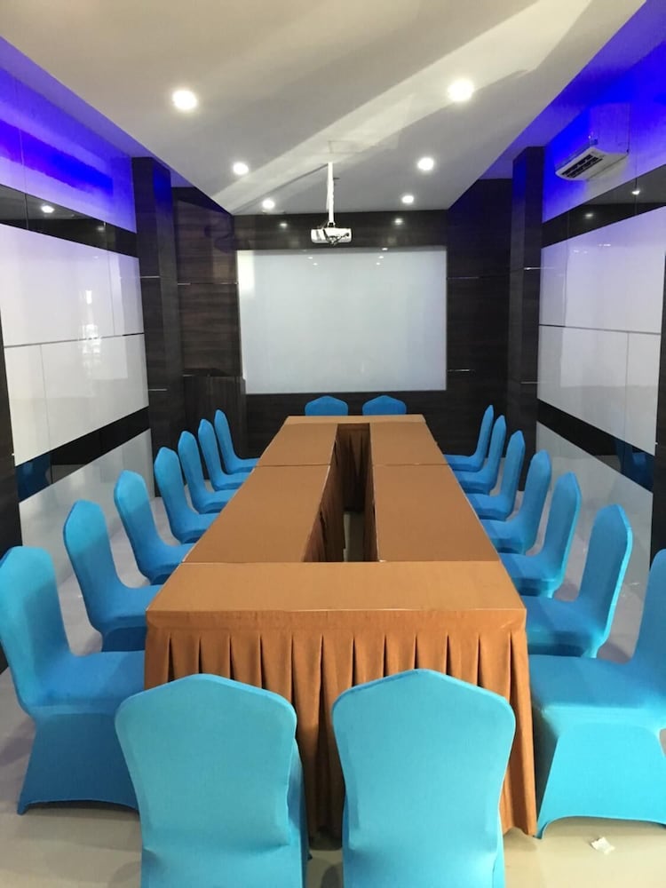 Os Hotel Airport Batam 32/43