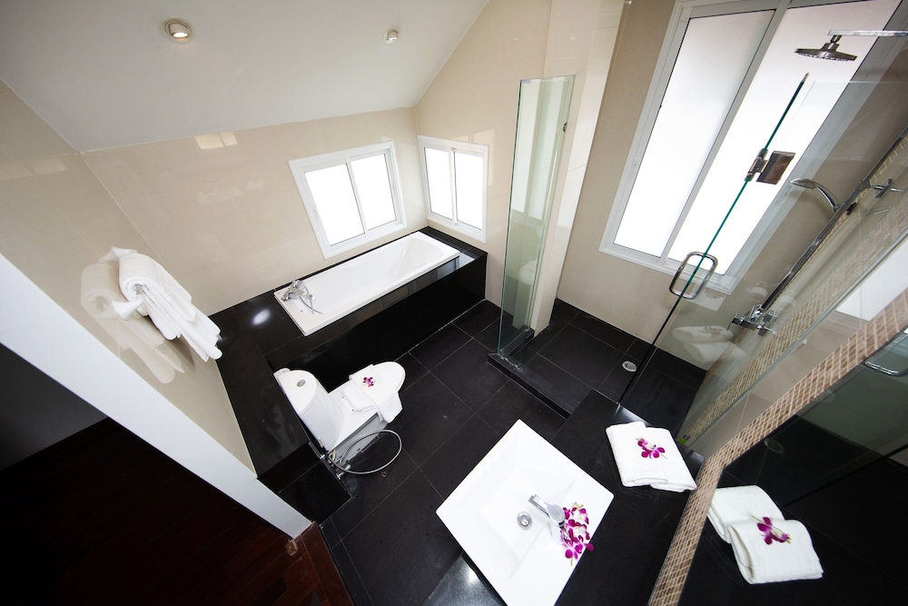 Paradise Pool Villa Pattaya in Tropicana Village (ex VIP Villas Pattaya Tropicana Jomtien Beach) 18/50