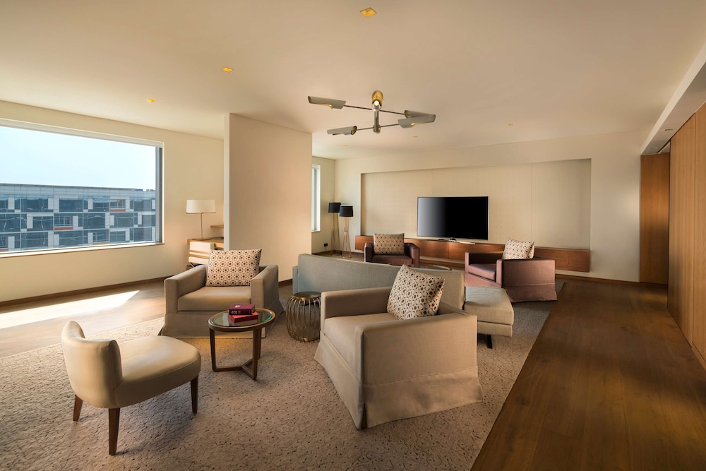 Andaz Delhi, by Hyatt 53/82