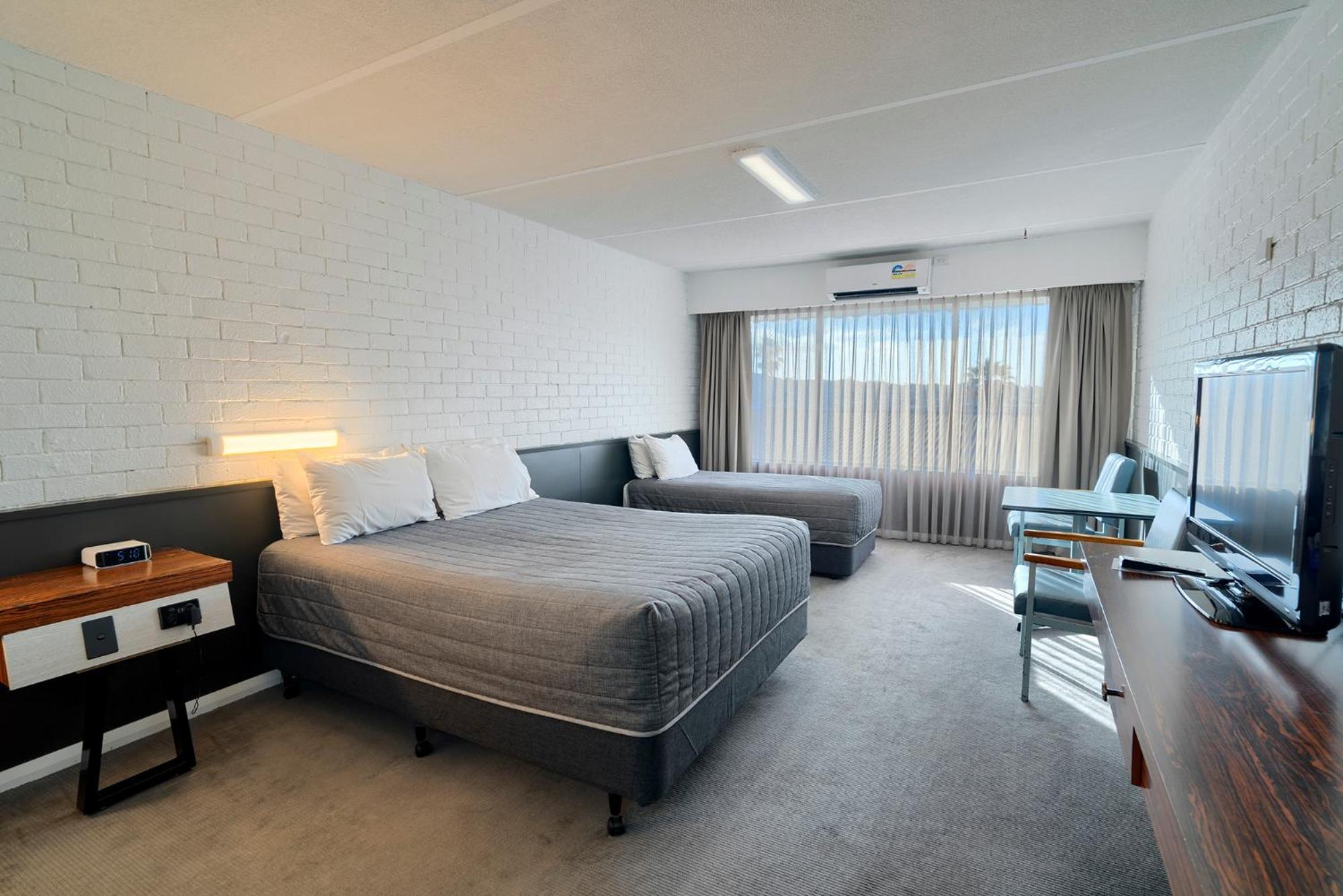 Standard, Twin Beds