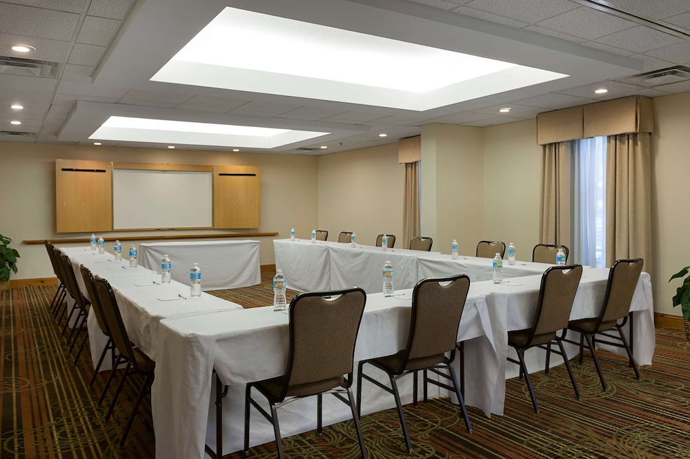 Hampton Inn Suites Charlotte Pineville 41/51