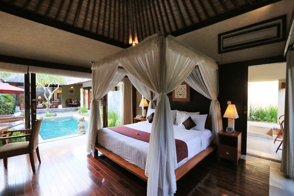 THE SANYAS SUITE 26/72