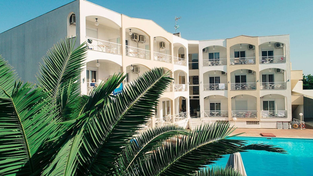 Stavros Beach Hotel 7/50