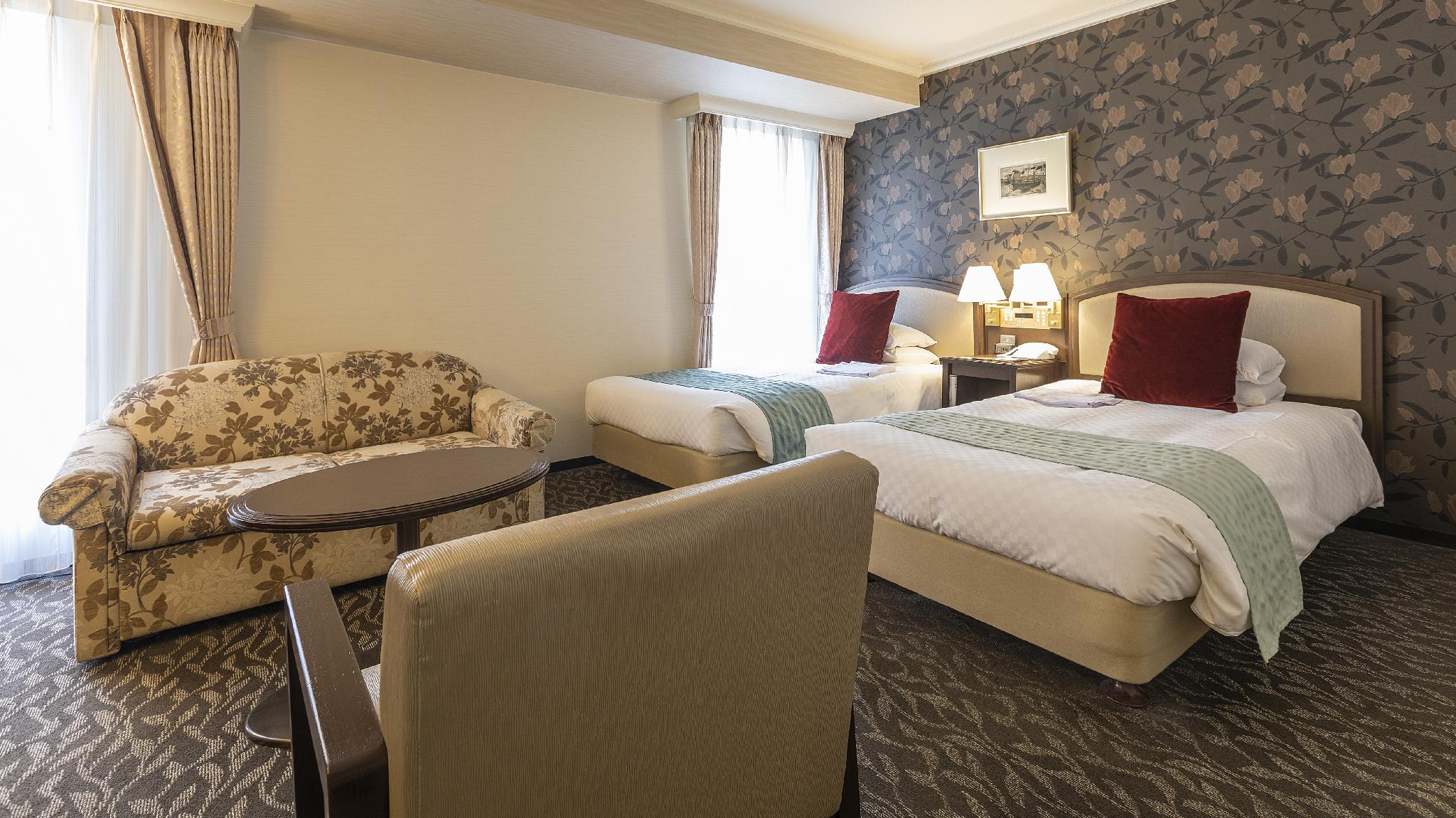 Moderate, Twin Beds, City Side