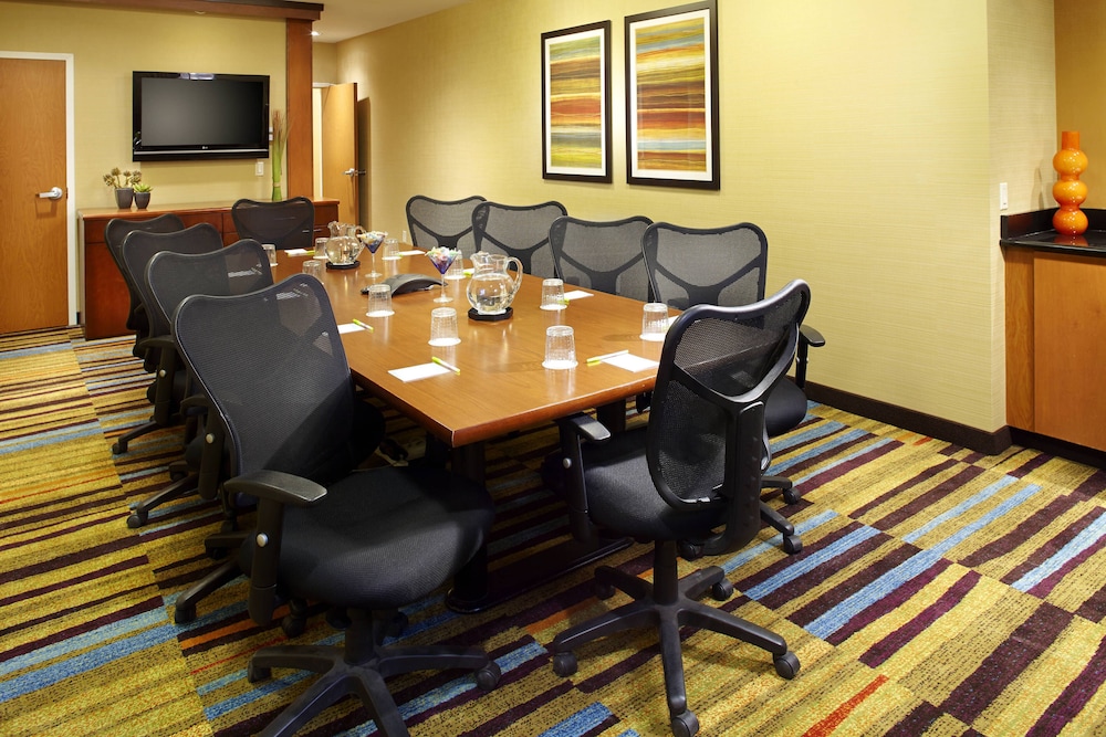 Fairfield Inn Suites By Marriott Pittsburgh Neville Island 15/17