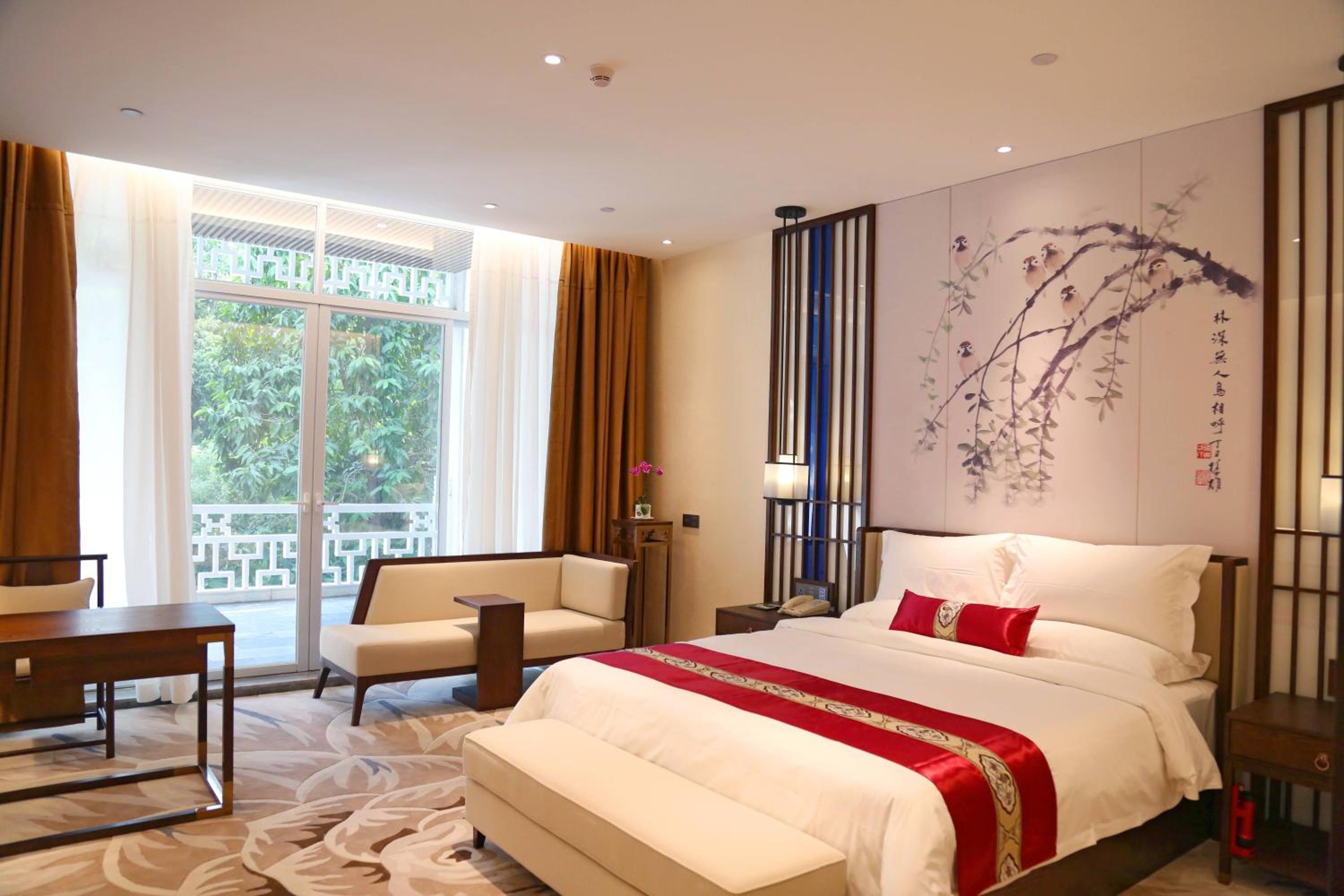 PREMIER, KING BED